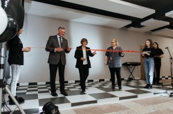 В Новосибирске торжественно открыли городскую студию инклюзивного искусства.